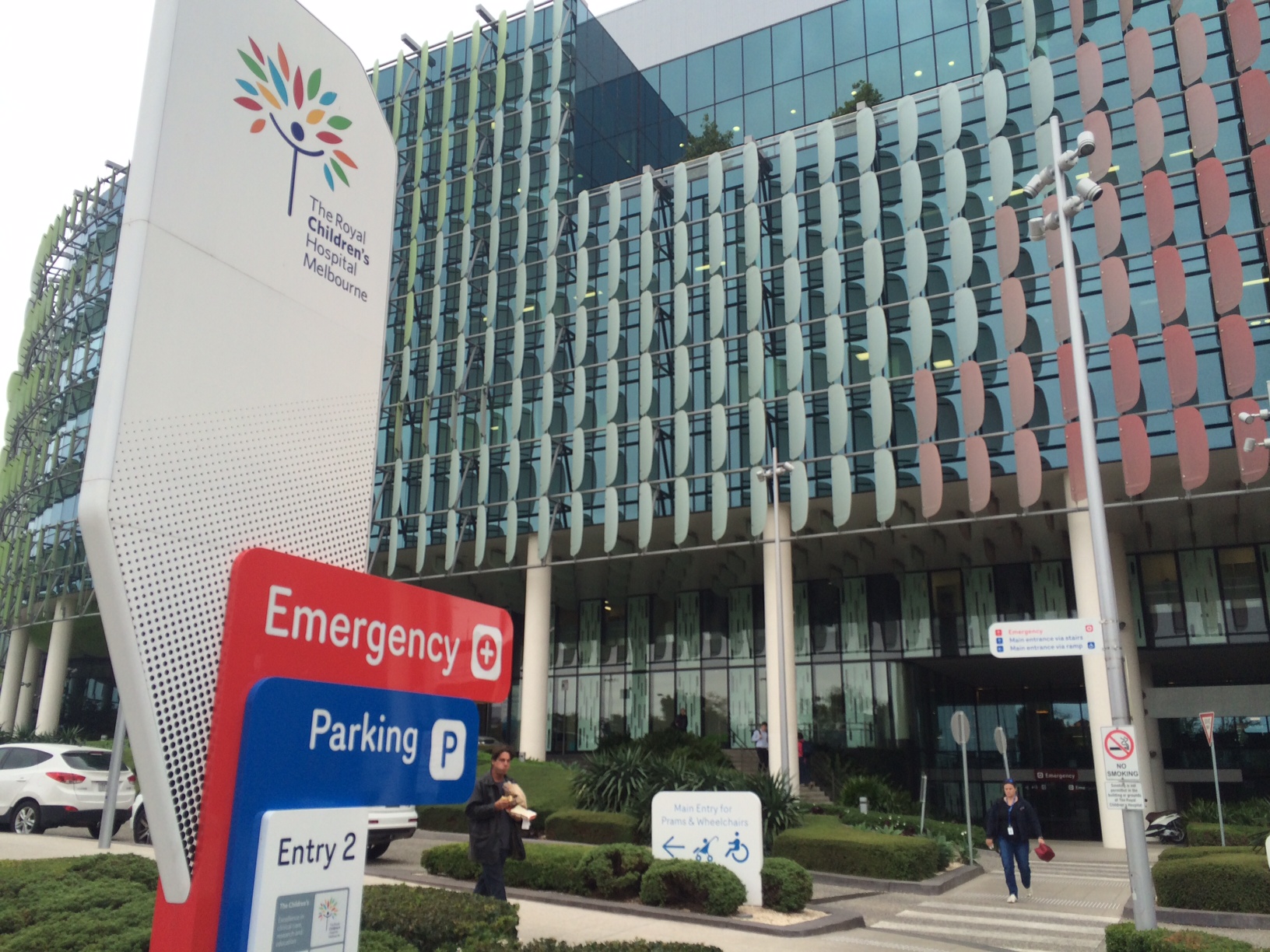 Consistent governance urgently needed: ANMF supports RCH members waiting on non-chemo-rated glove testing